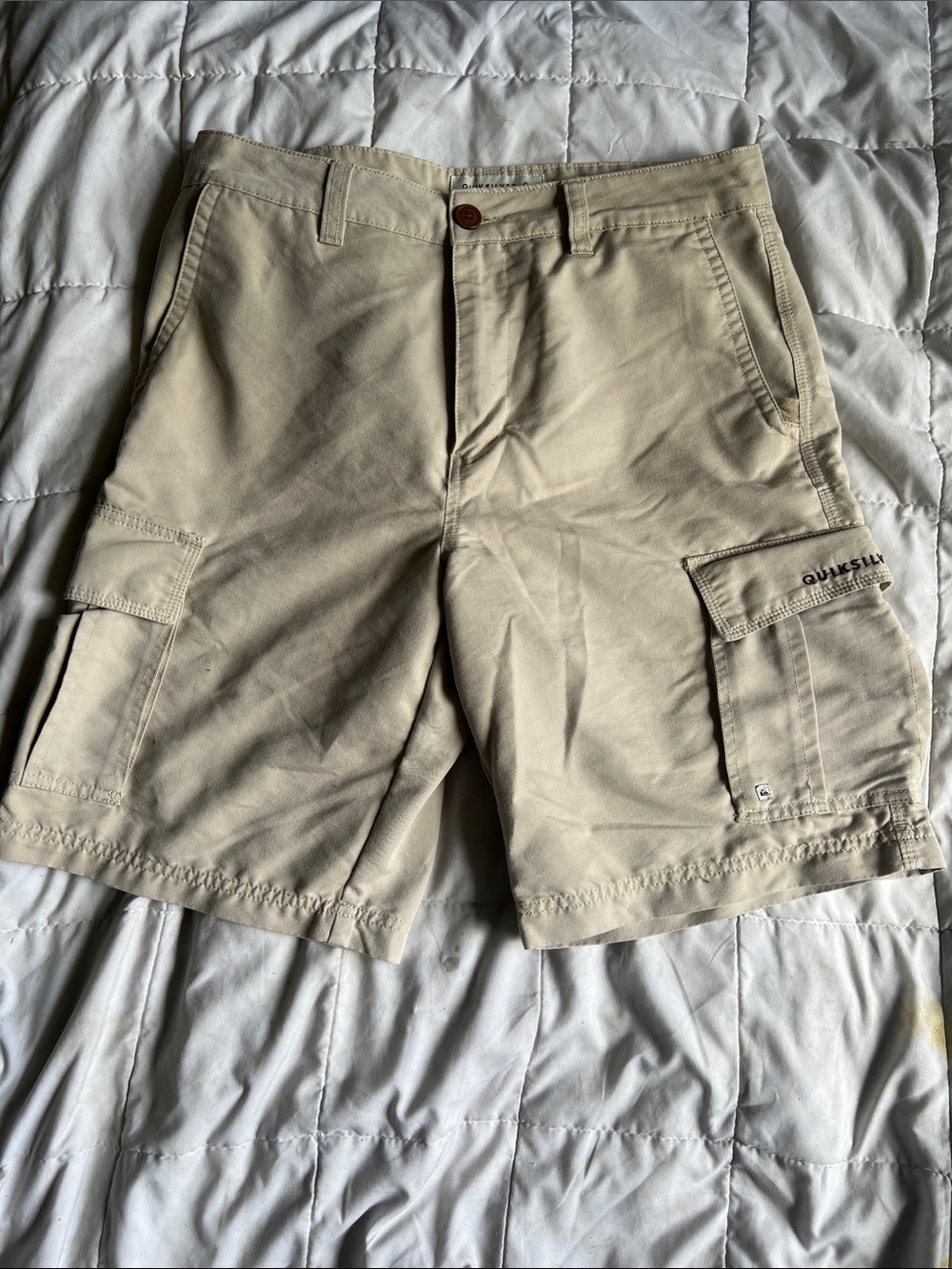 QUICKSILVER MEN’S TAN CARGO SHORTS